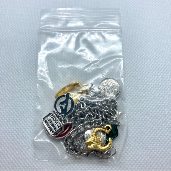 Marvel Avengers Charm Bracelet - Picture 10 of 11